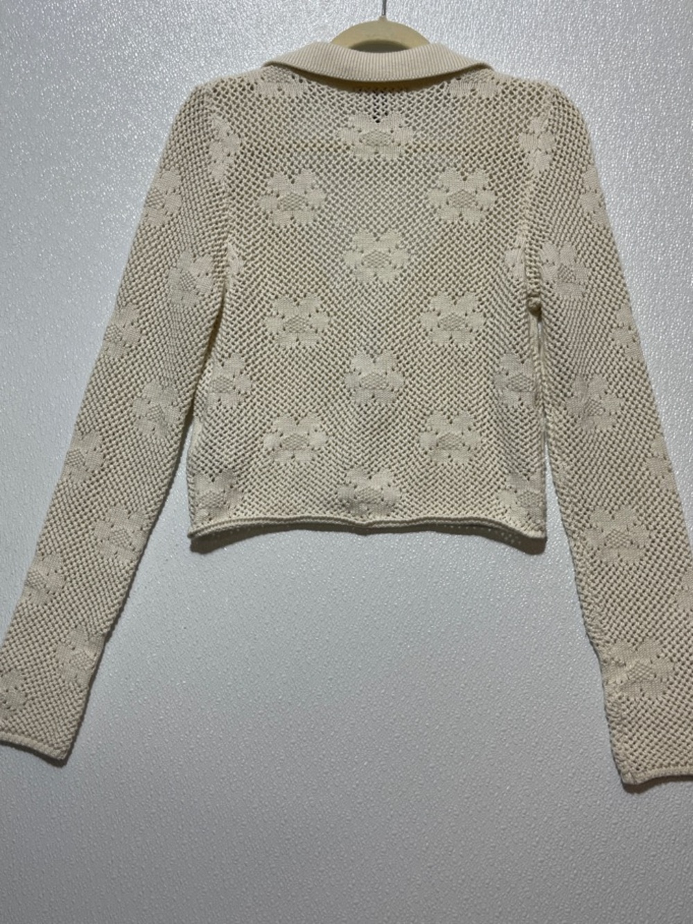3/$30 Forever 21 Cream Collared Tie-Front V-Neck Sweater - Picture 6 of 6